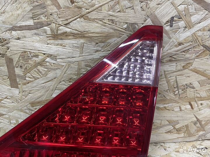 Фонарь задний внутренний правый Toyota Alphard II