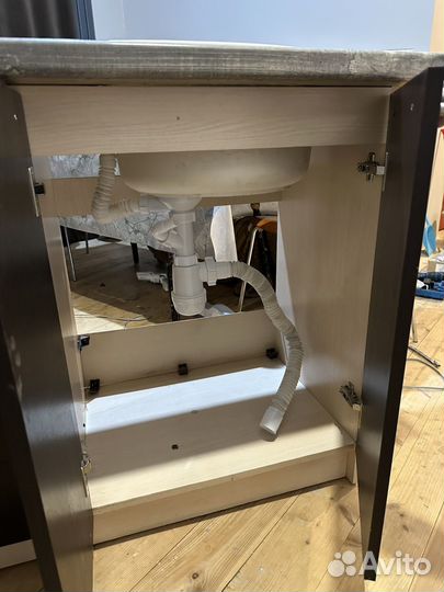 Мойка со шкафом бу. В хорошем состоянии