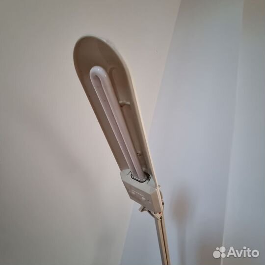 Настольная лампа