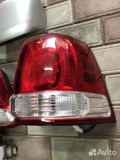Задние фонари Toyota Land Cruiser 200