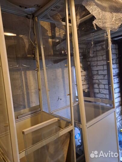 Стеклянная витрина