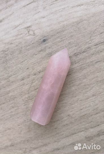 Кристалл камень кварц розовый