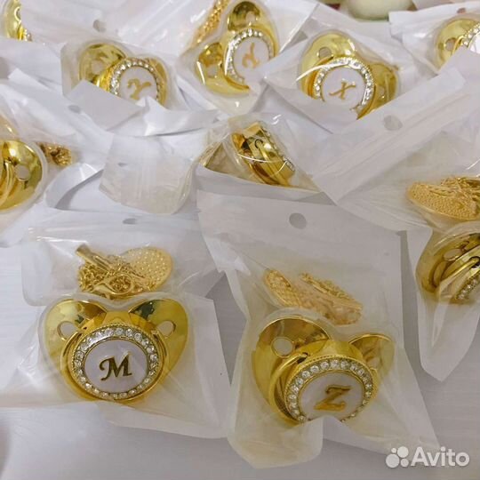 Соска с буквой имени ребёнка