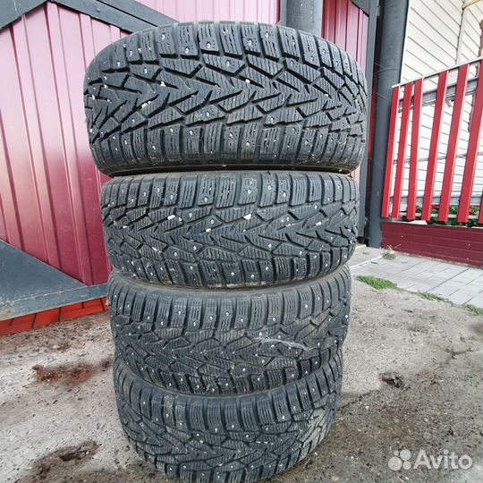 Продаю зимние колеса на Рено Каптюр