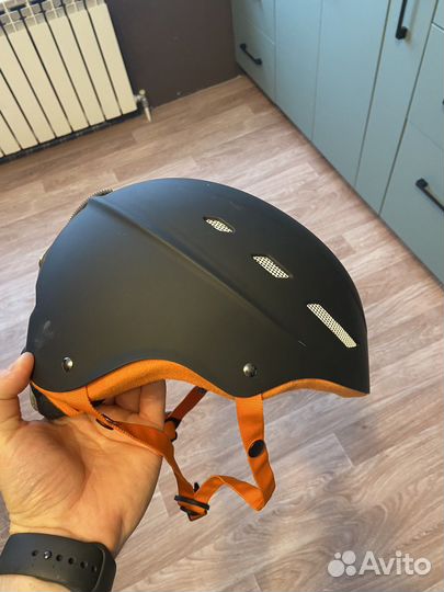 Горнолыжный шлем