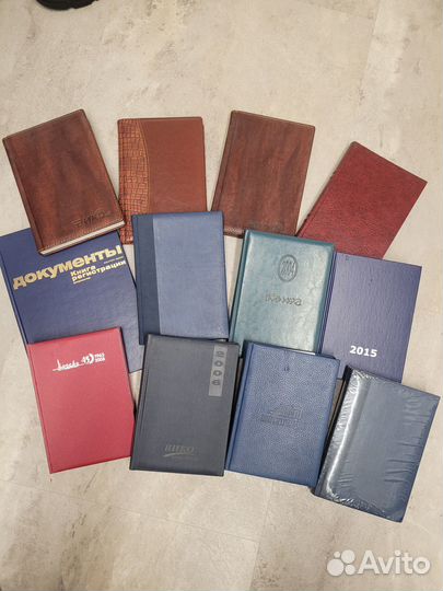 Новые ежедневники разные много