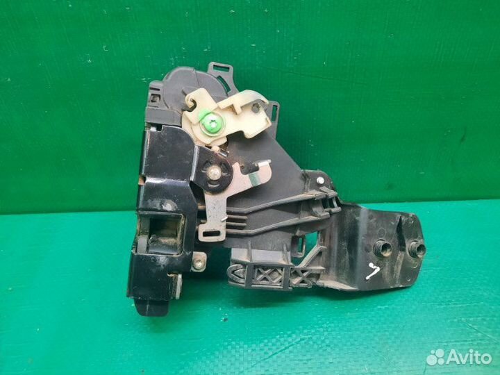 Замок двери левый Volkswagen Golf 4 купе AXP 1999