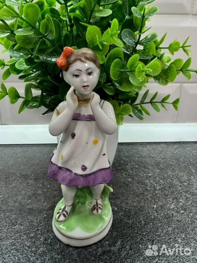 В реставрацию фарфоровая статуэтка девочка ау