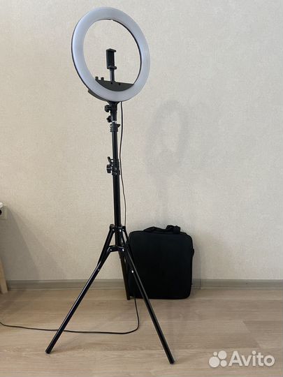 Кольцевая лампа со штативом