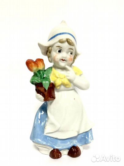 Фигура Девочка с книгой. С цветами. Сысерть Фарфор