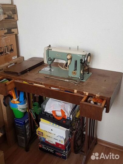 Швейная машина LADA T 237. Чехословакия