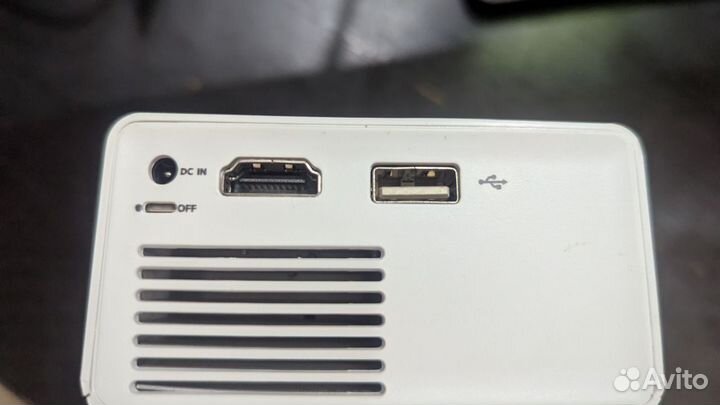 Проектор Unic YG-300 320x240, 800:1, 600 лм, LCD