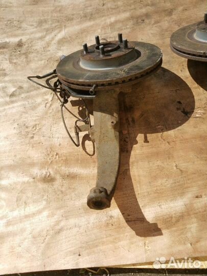 Поворотные кулаки переднее Mazda 6 GH 2.0 LF 2009