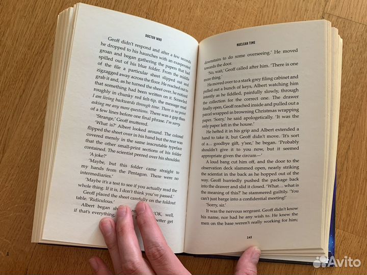 Книга doctor who nuclear time Oil Smith