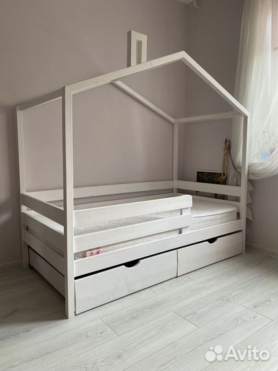 Кровать домик