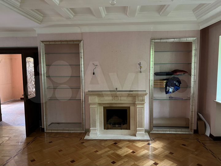 Дом 800 м² на участке 15 сот.