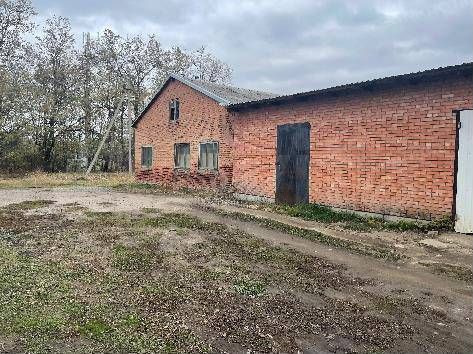 База, Здания 700 м², Земельный участок 1 га