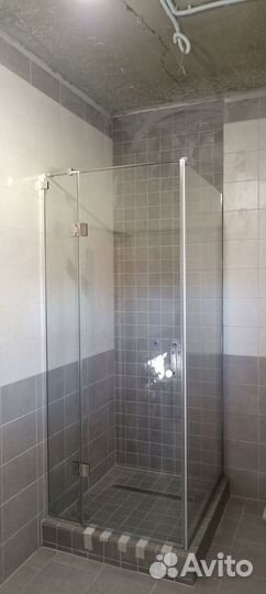 Стеклянная перегородка для ванной