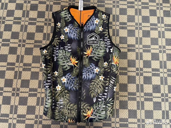 Водный жилет Liquid Force - S