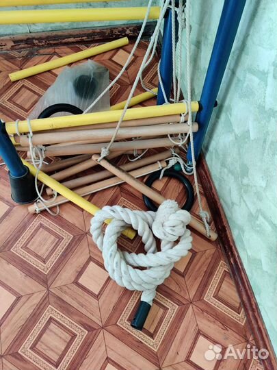 Шведская стенка и боксёрская груша-мешок