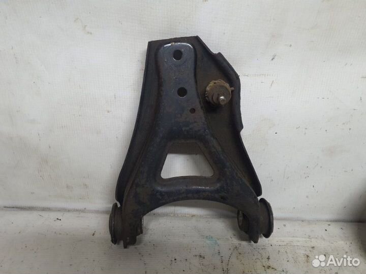Рычаг подвески левый Рено Симбол 2004