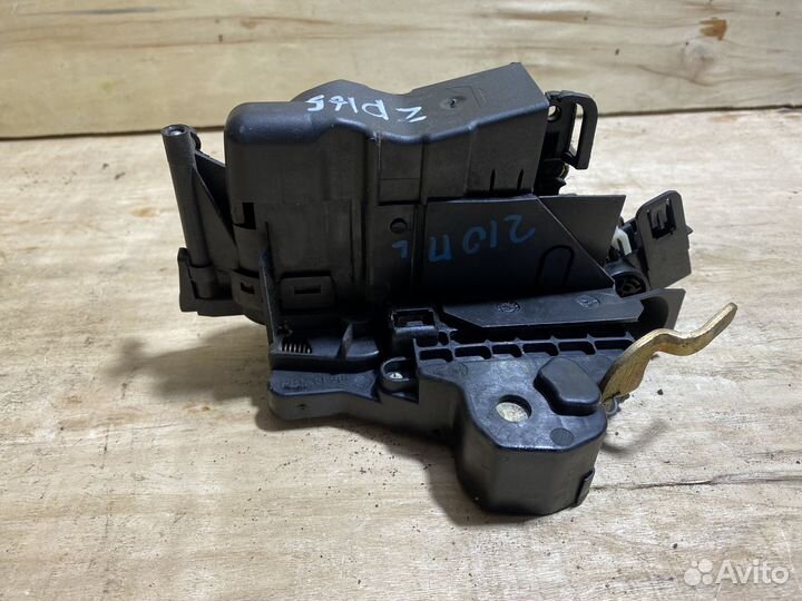 Замок передней левой двери Mercedes W210 ZD165