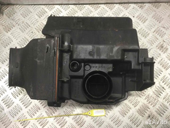 Корпус воздушного фильтра Renault Laguna F4R713