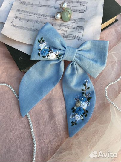 Бант с вышивкой. Ручная работа