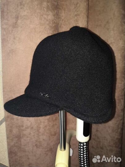 Шапка с козырьком