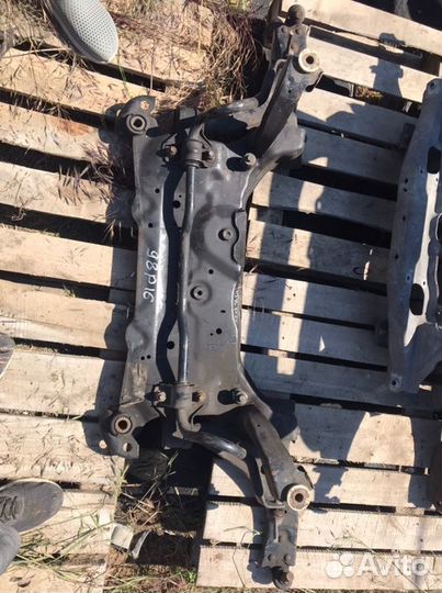 Балка подвески (подрамник) передняя Ford Focus 3