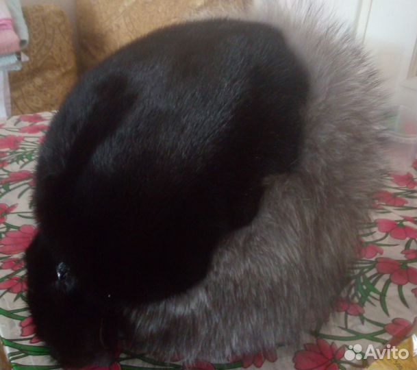 Женские меховые шапки