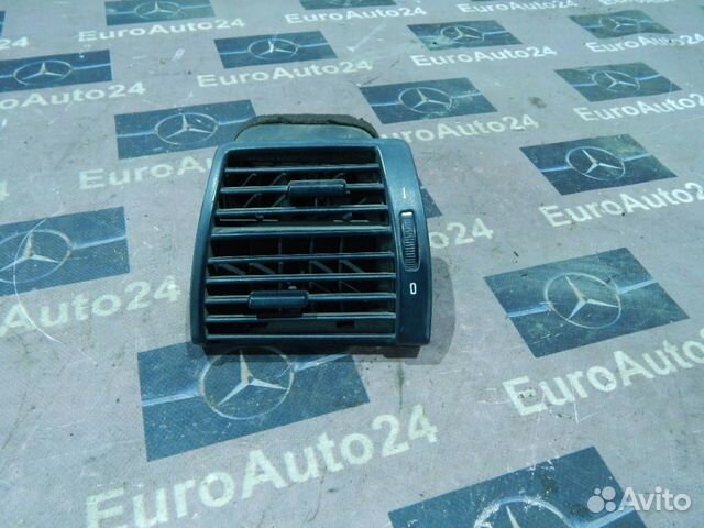 Решетка вентиляционная левая передняя 64228402215