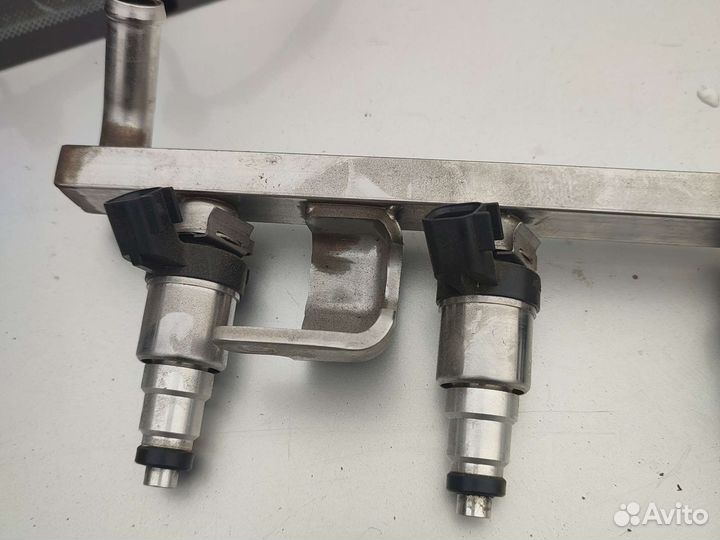 Mazda 3 топливная рампа с форсунками