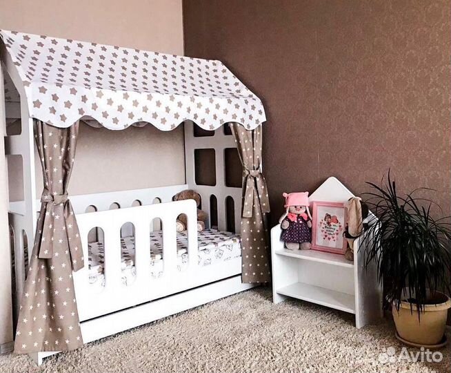Кровать домик