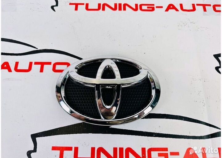 Эмблема в решетку Toyota Land Cruiser 200