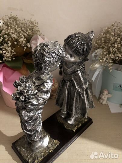 Статуэтки