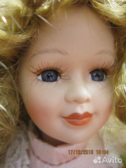 Фарфоровая кукла