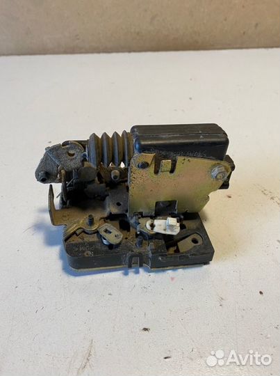 Замок двери задний правый Renault Logan