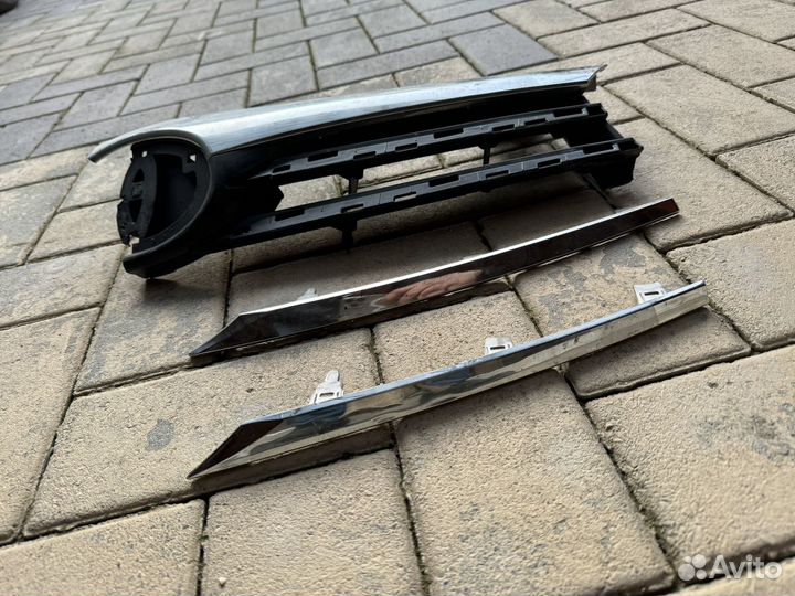 Молдинг на решетку королла 180