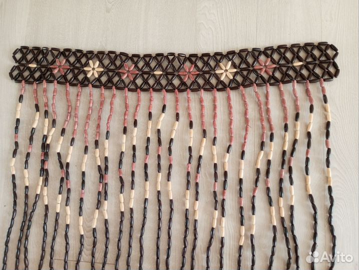 Штора в дверной проем. Деревянная