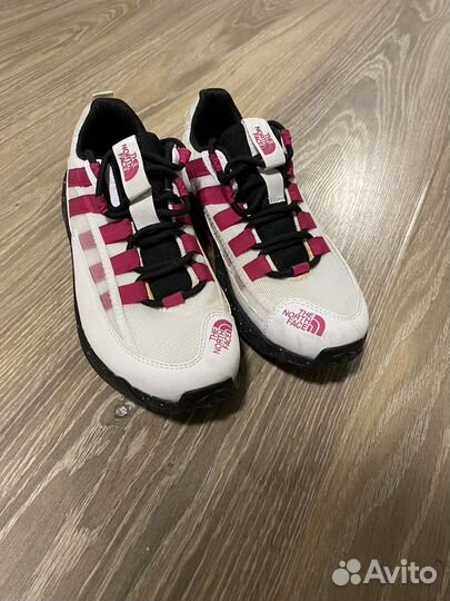 Кроссовки женские