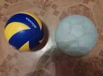 Волейбольный мяч mikasa и футбольный мяч