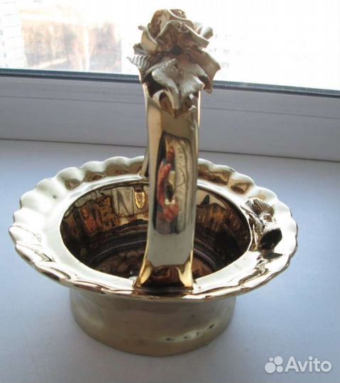 Конфетница. ваза с ручкой. позолота,ссср