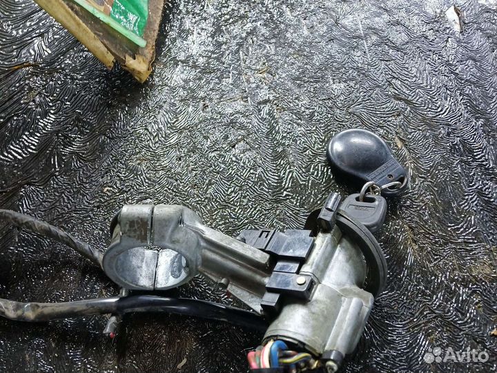 Замок зажигания Nissan bluebird u13