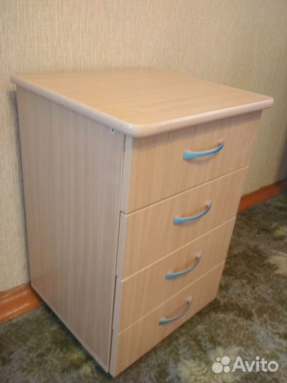 Тумба с выкатными ящиками