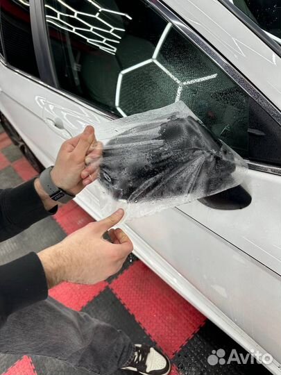 Оклейка автомобиля пленкой. Бронирование авто