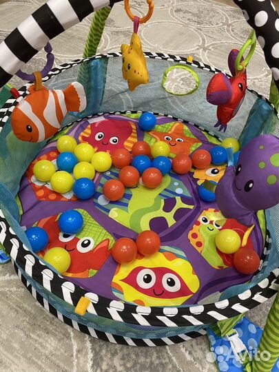 Развивающий коврик с шариками
