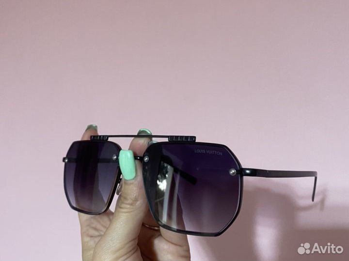 Солнцезащитные очки Louis Vuitton