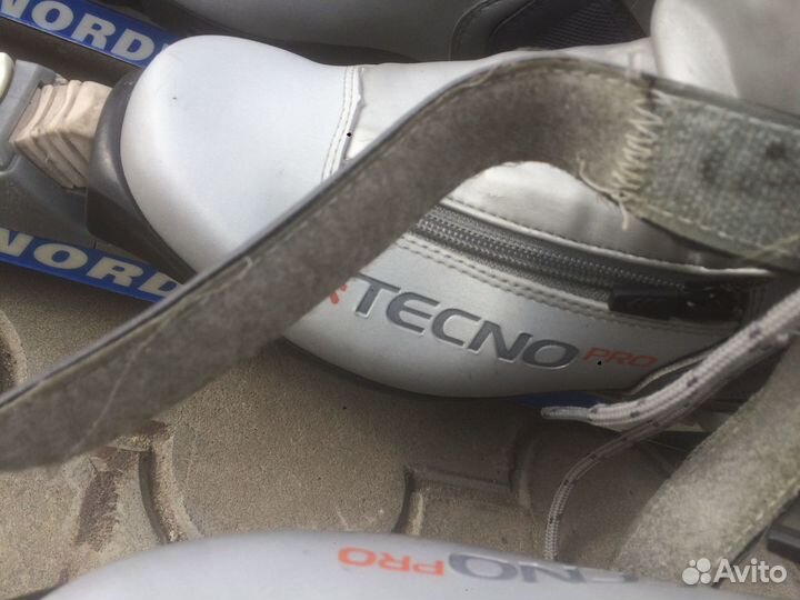 Шесть комплектов импортных лыж для семьи в сборе