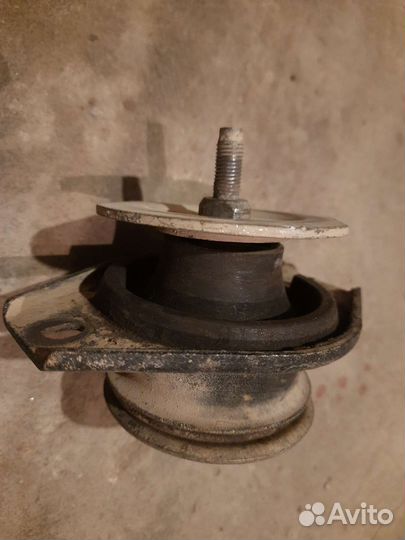 Подушка на коробку передач ваз 2110